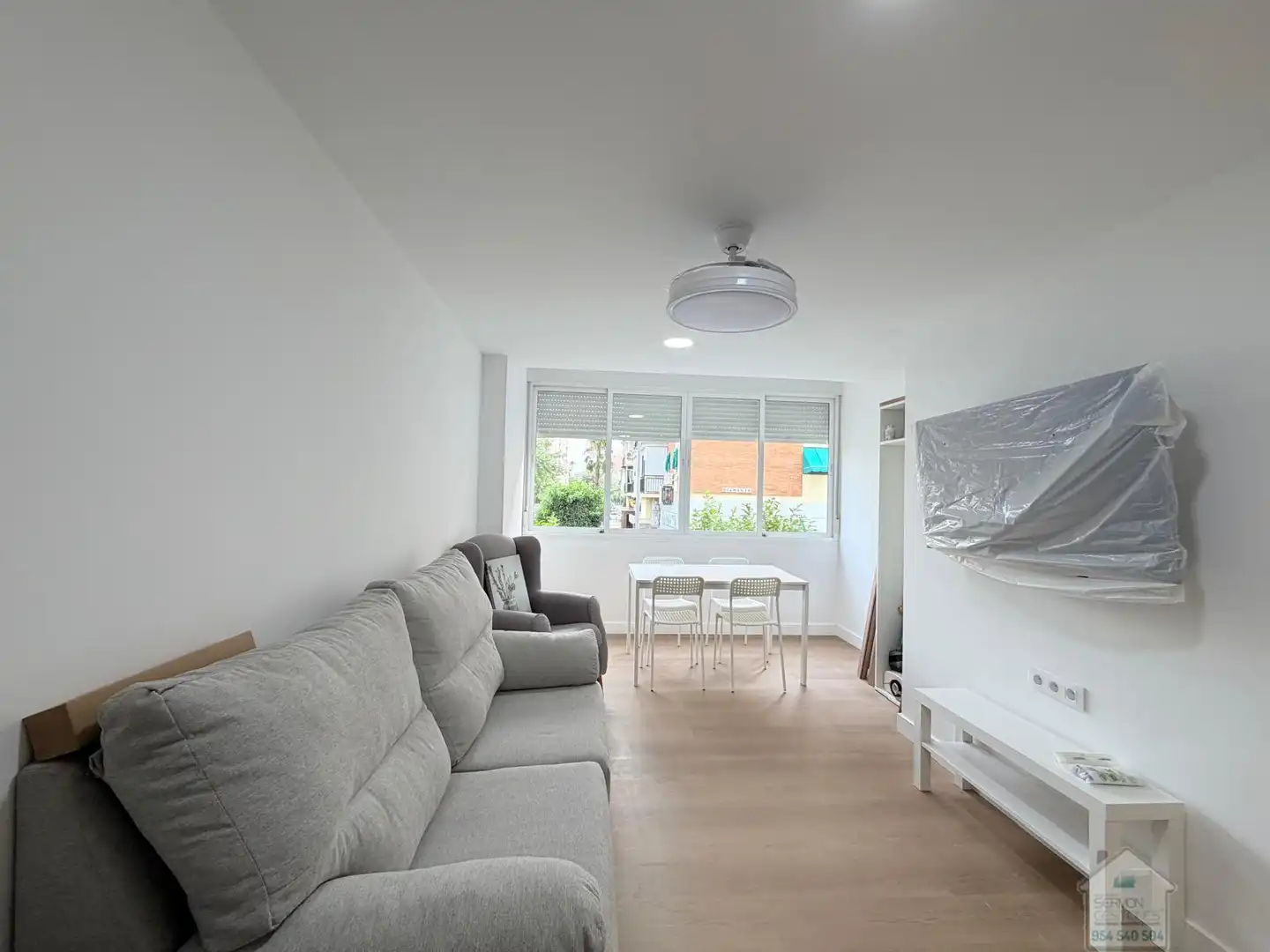 Living room of Flat for rent in Sevilla  with Parquet flooring and Furnished