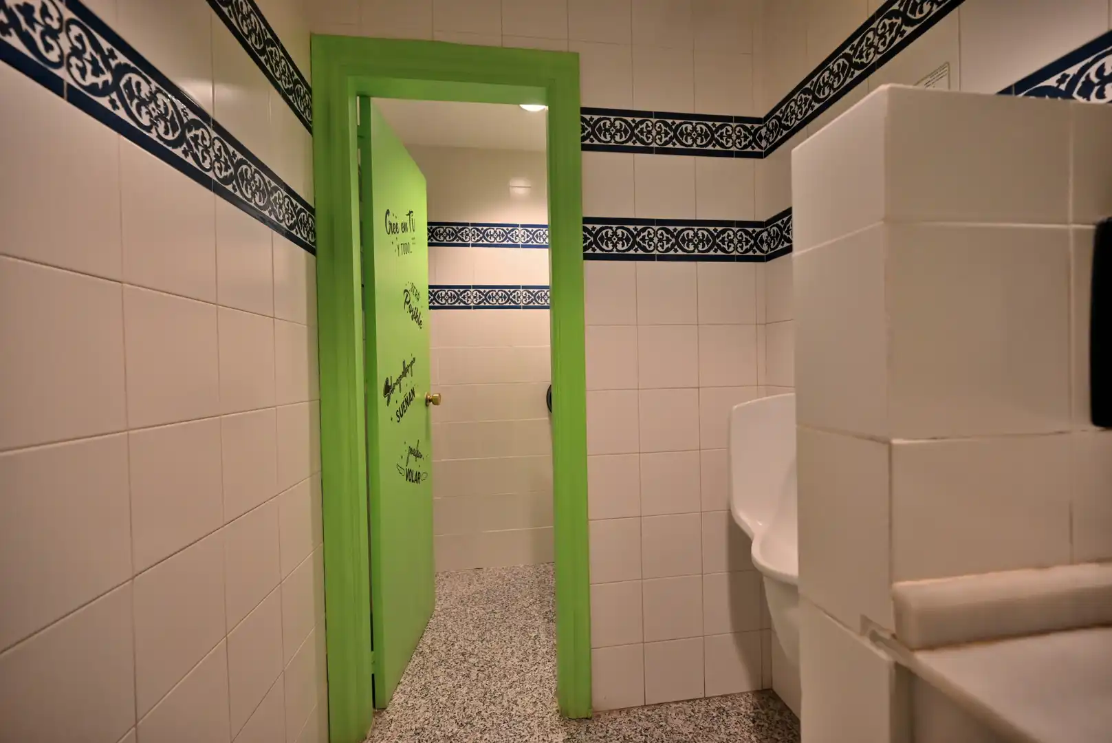 Badezimmer von Geschaftsraum zum Verkauf in Benalmádena mit Möbliert