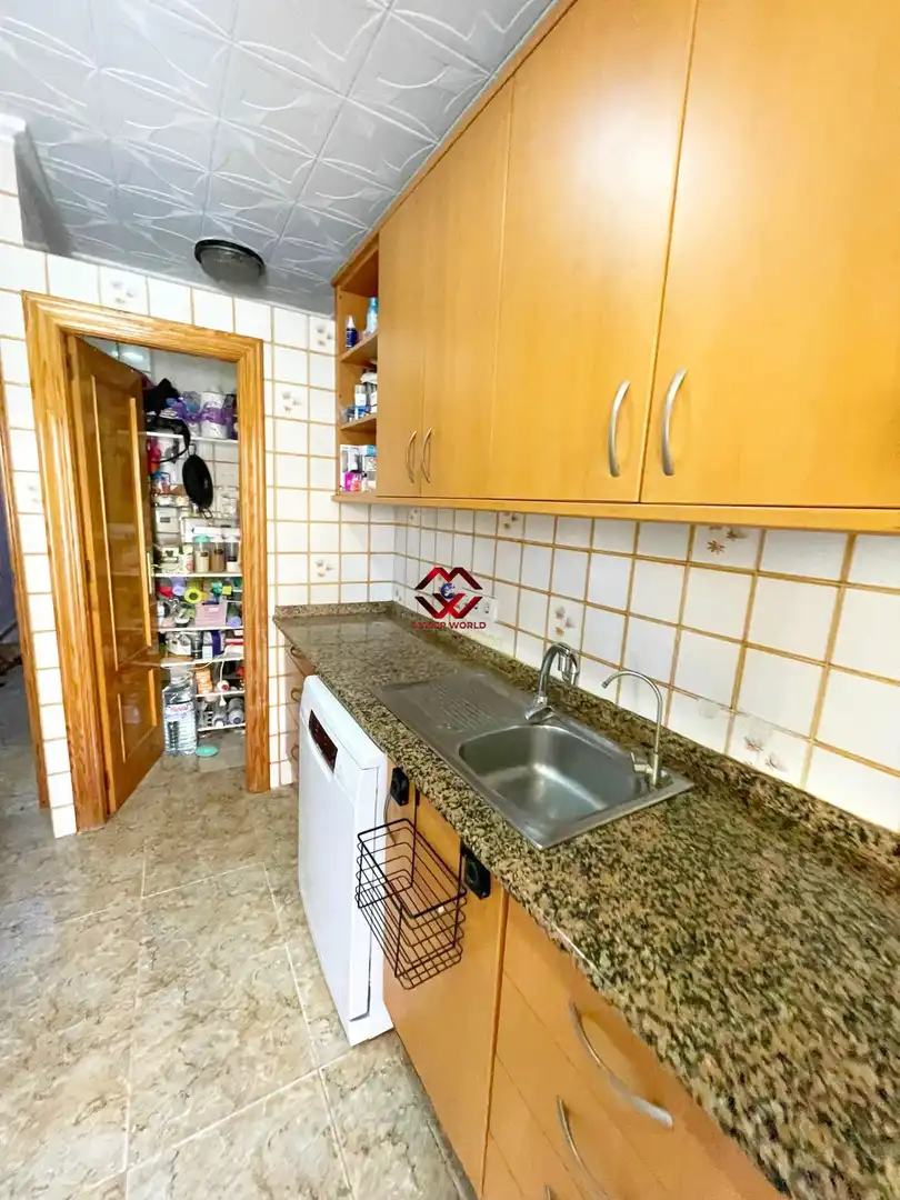 Chalet con jardín en venta en Calle islas azores, imagen 4
