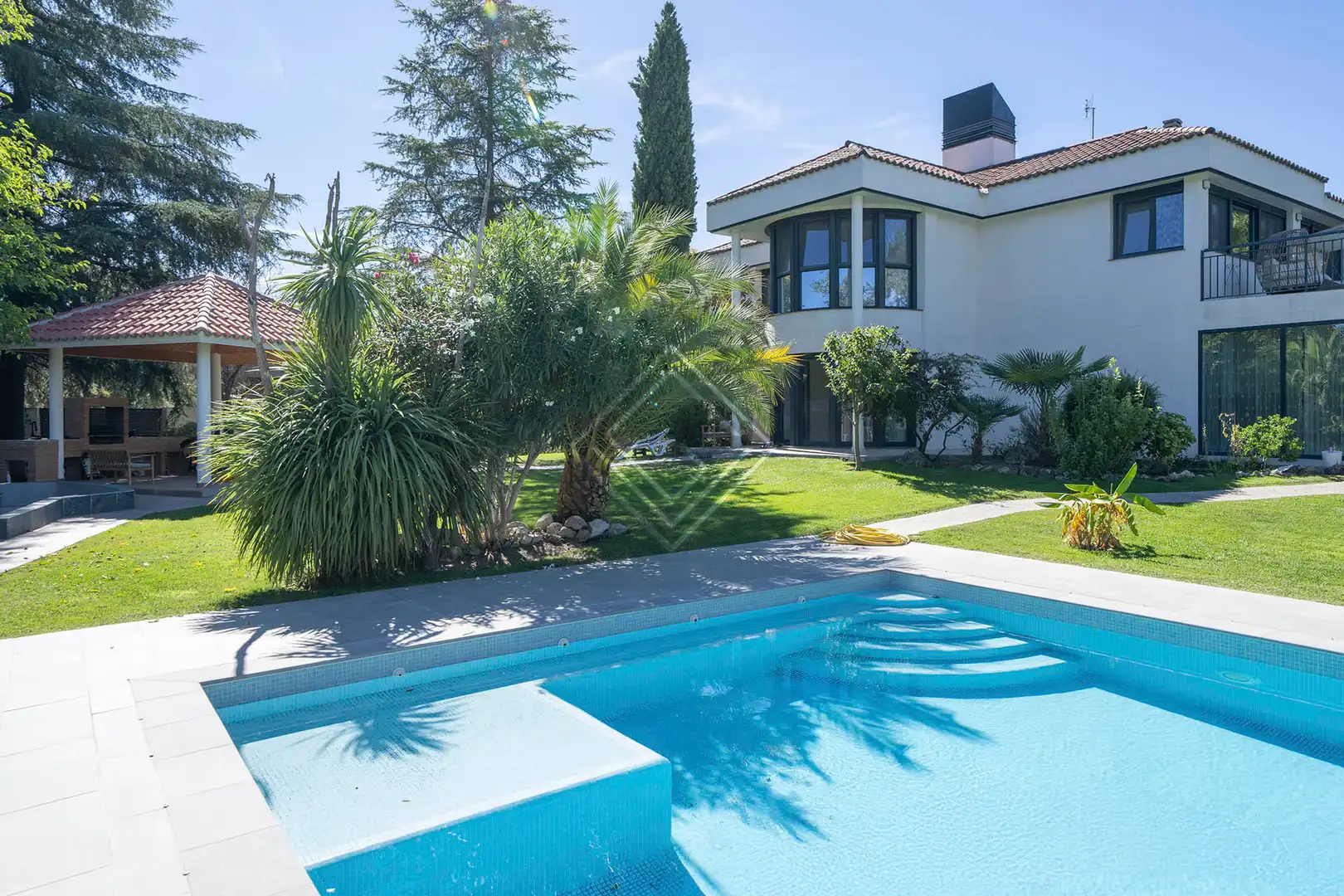 Detached house with pool for sale in Urbanización Este - Montepríncipe