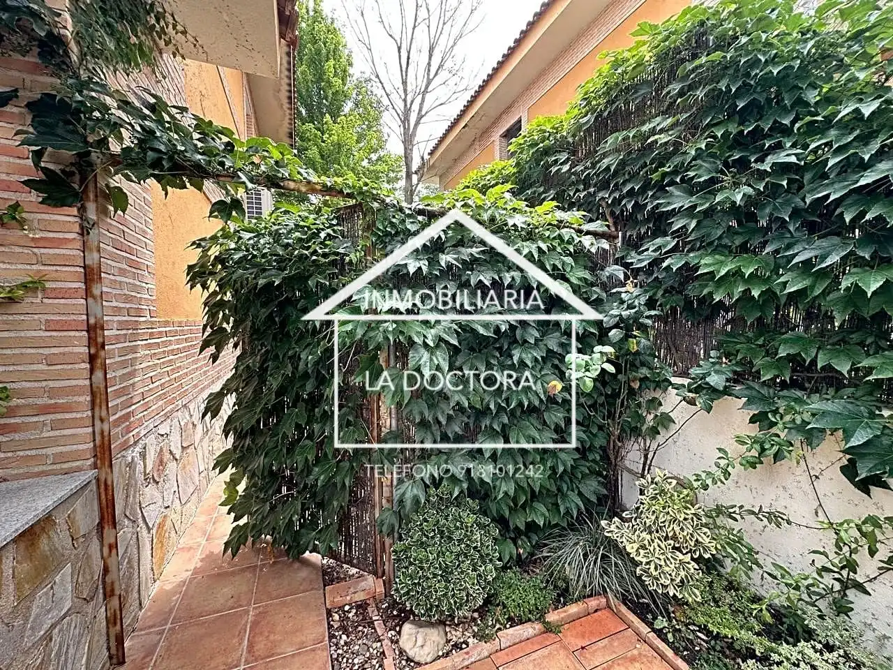 Casa adosada en venta en Erillas, Nombela