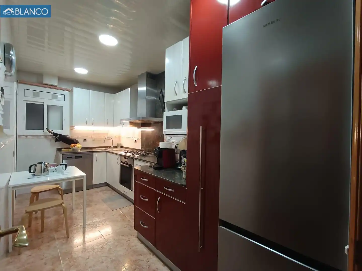 Cocina de Piso en venta en L'Hospitalet de Llobregat con Aire acondicionado, Calefacción y Parquet