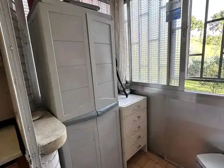 Schlafzimmer von Wohnungen zur Miete in  Madrid Capital mit Balkon