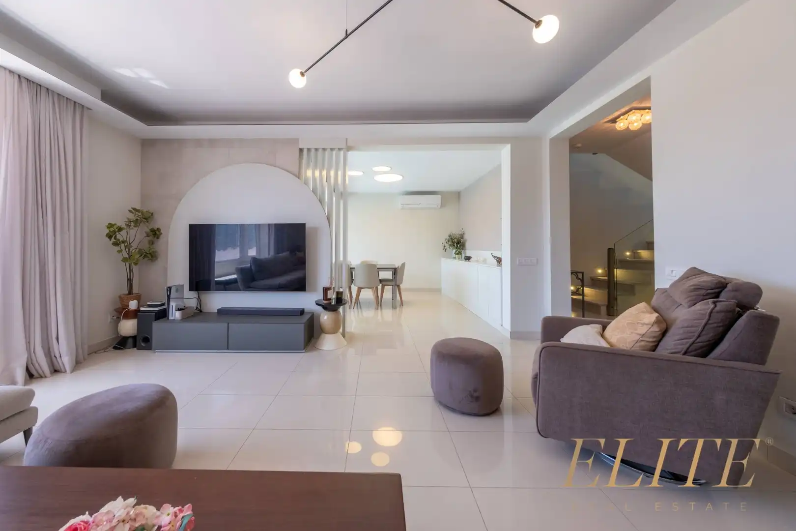 Sala d'estar de Casa adosada en venda en San Bartolomé de Tirajana amb Aire condicionat, Jardí privat i Terrassa