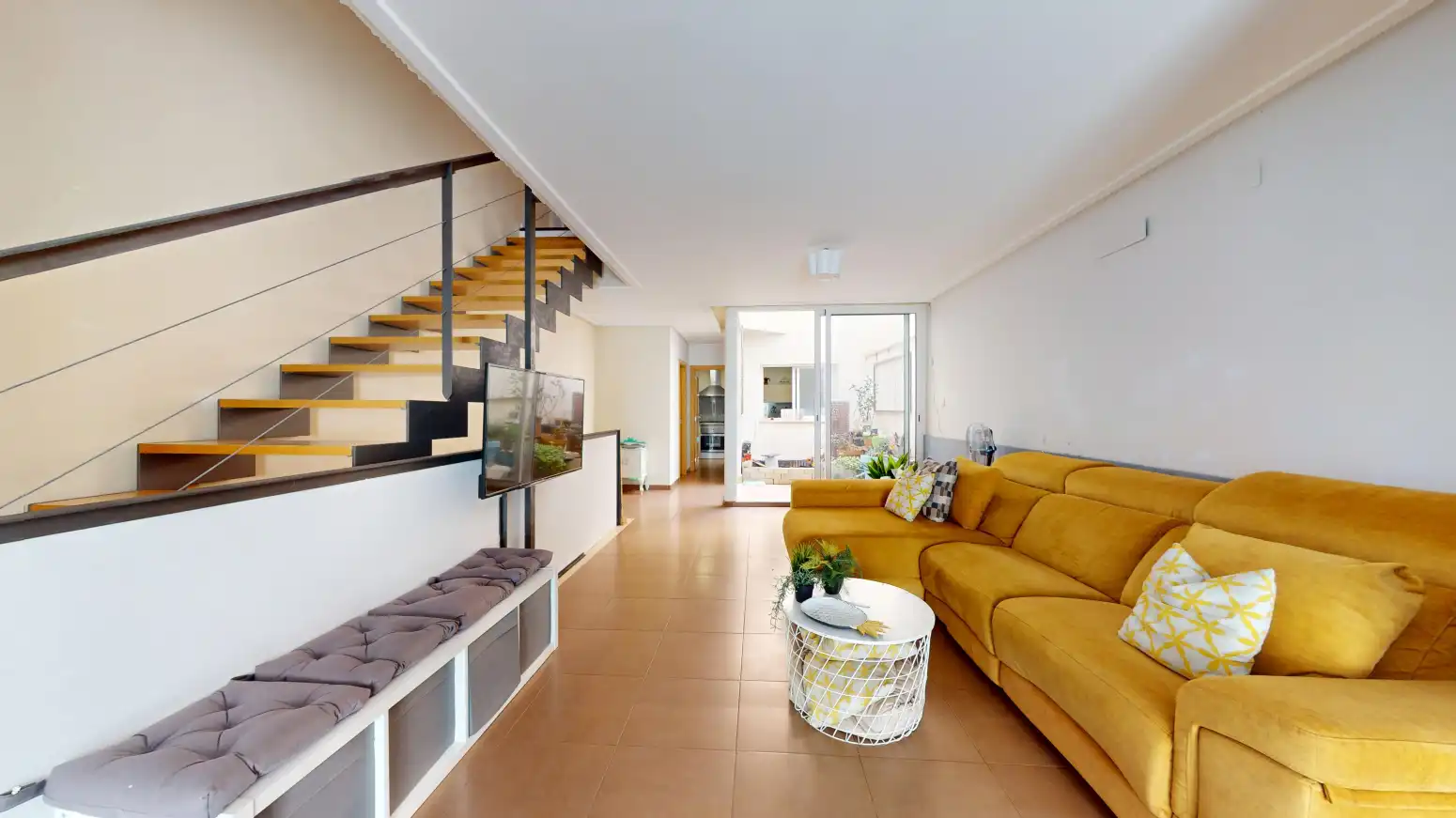 Sala d'estar de Casa adosada en venda en Novelda amb Terrassa i Moblat