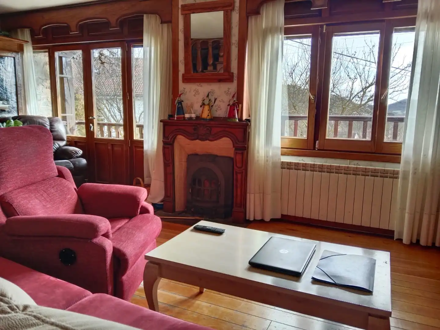 Sala de estar de Casa o chalet en venta en Hermandad de Campoo de Suso con Terraza, Piscina y Amueblado