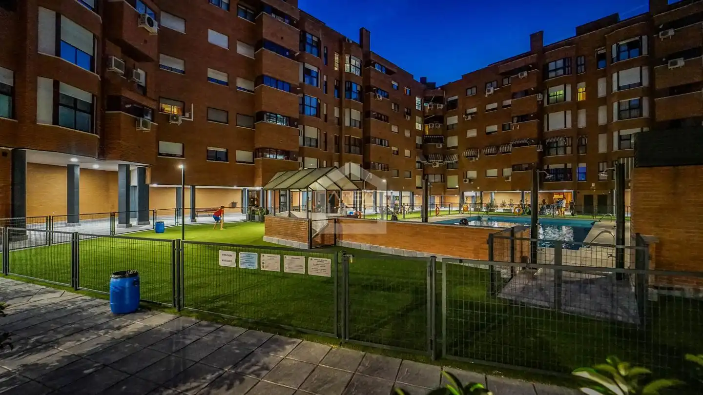 Vista exterior de Pis en venda en Alcorcón amb Aire condicionat, Calefacció i Parquet