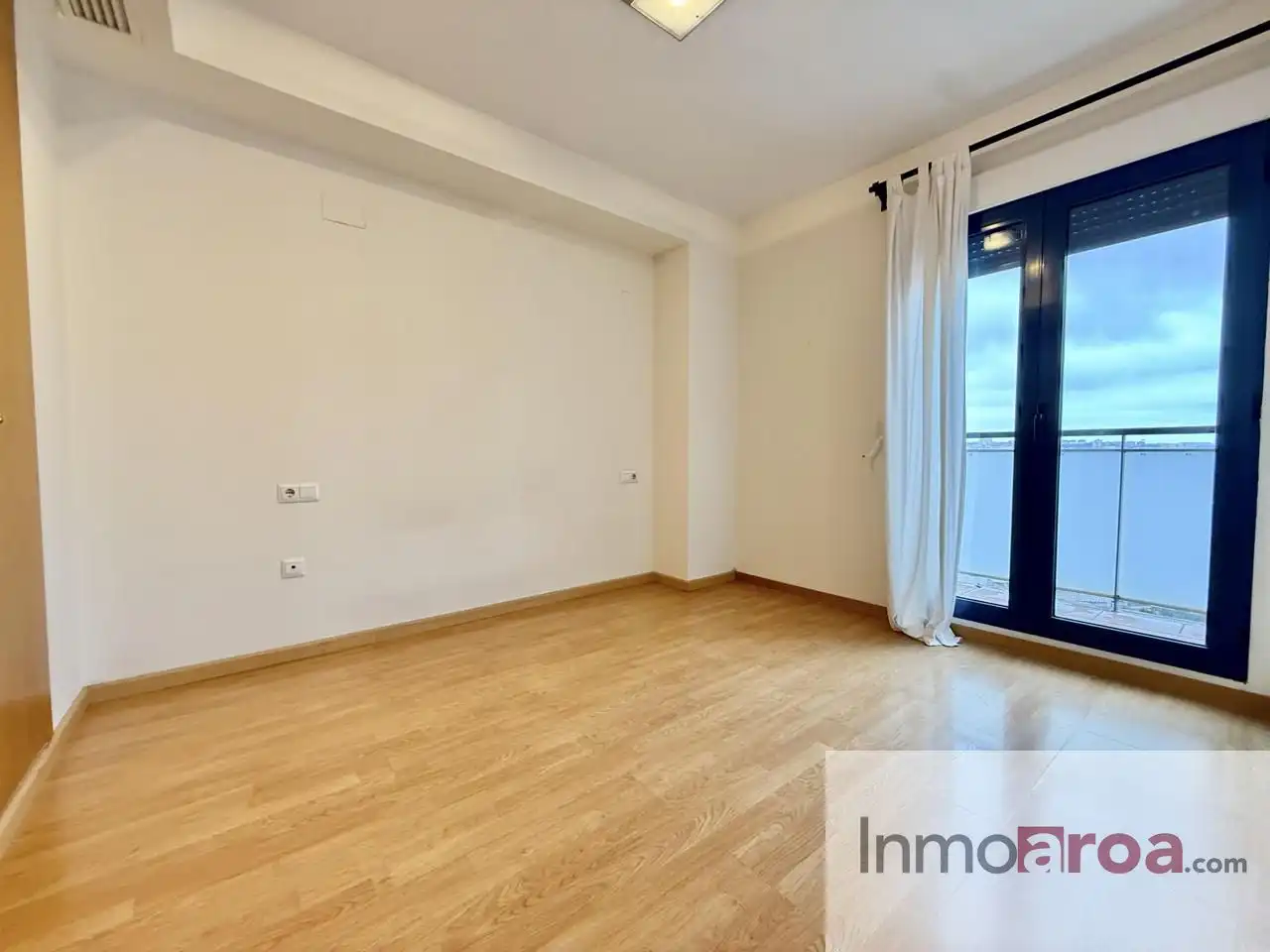 Schlafzimmer von Wohnung zur Miete in Valencia mit Klimaanlage, Heizung und Terrasse
