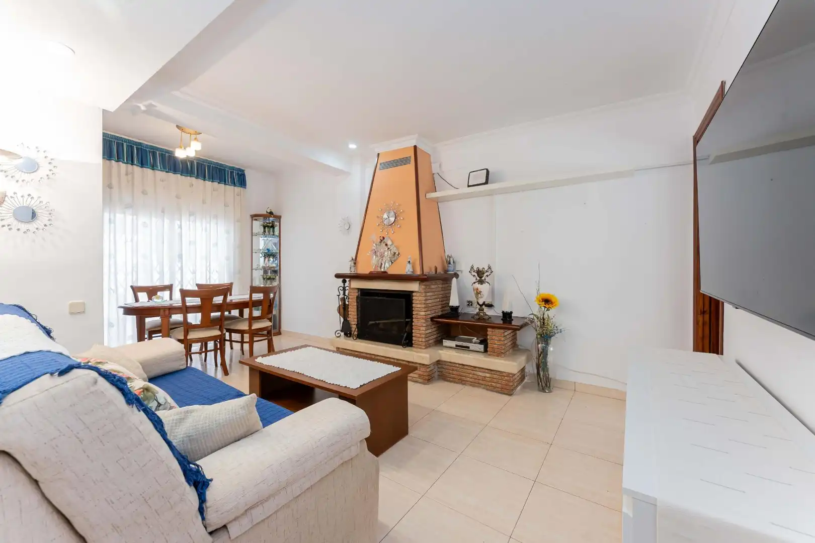 Sala d'estar de Casa o xalet en venda en Viladecans amb Aire condicionat, Calefacció i Jardí privat