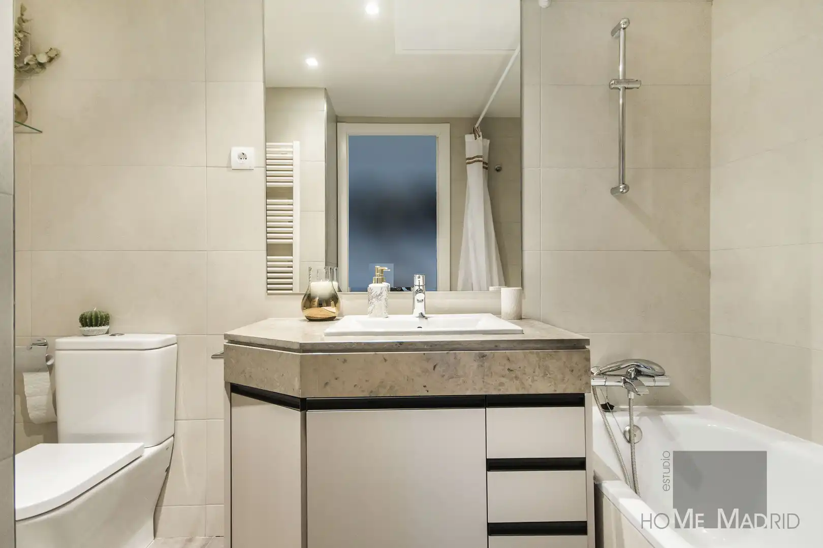 Flat for sale in Calle del Carril de los Caleros, Aravaca