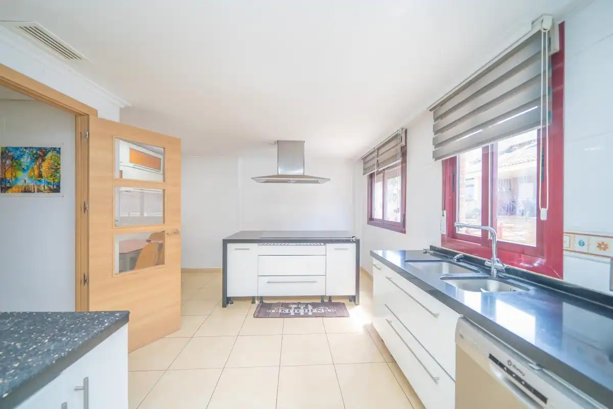 Cuina de Casa adosada en venda en La Nucia amb Aire condicionat, Calefacció i Terrassa