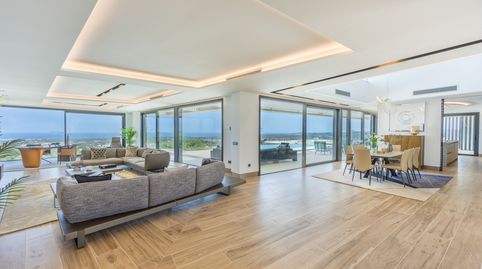 Espectacular villa de estilo moderno con 5 dormitorios y vistas panorámicas al mar y al campo de golf en La Reserva de Sotogrande., imatge 3