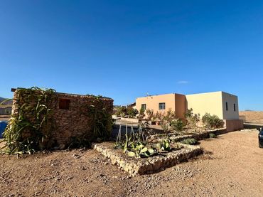 Casa rústica amb jardí en venda a los Africanos