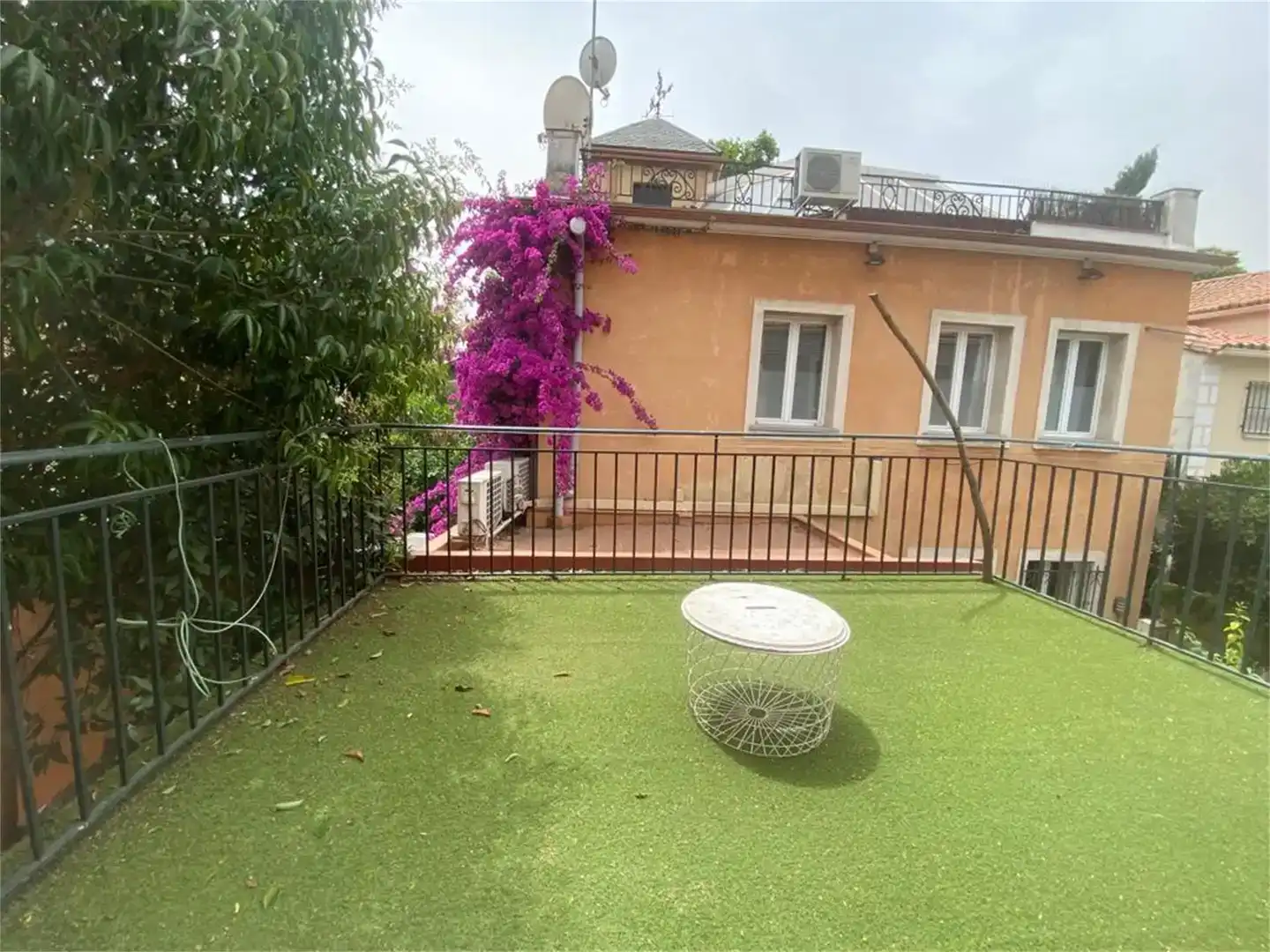 Terraza de Casa o chalet de alquiler en Madrid con Jardín privado, Parquet y Balcón