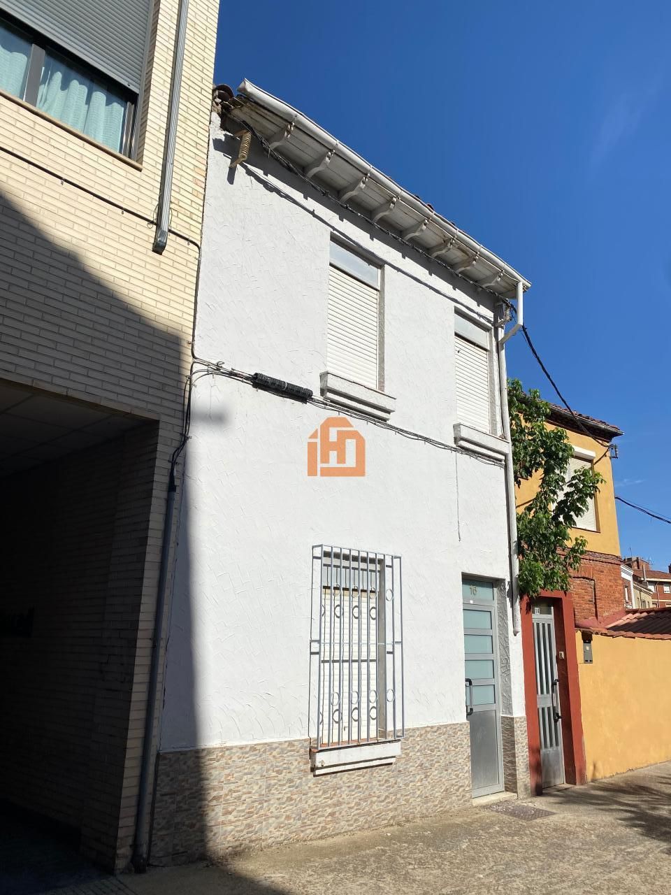 Vista exterior de Casa o xalet en venda en León Capital  amb Traster