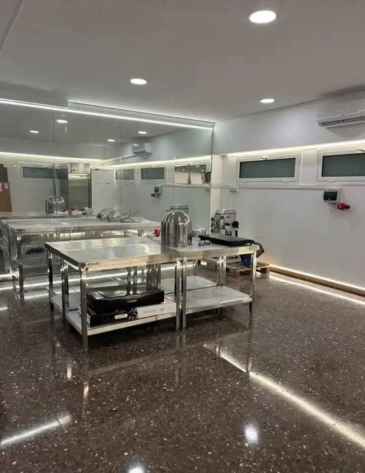 Business premises for transfer in Castell - Poble Vell, imagen 3