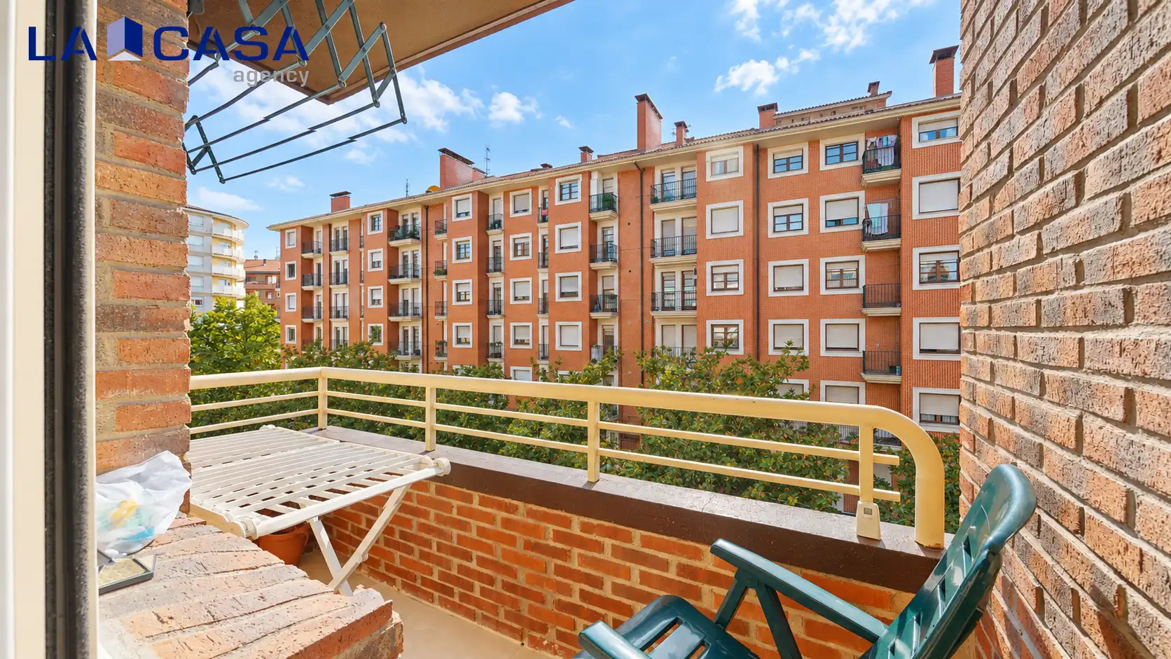 Außenansicht von Wohnung zum Verkauf in Amurrio mit Abstellraum und Balkon
