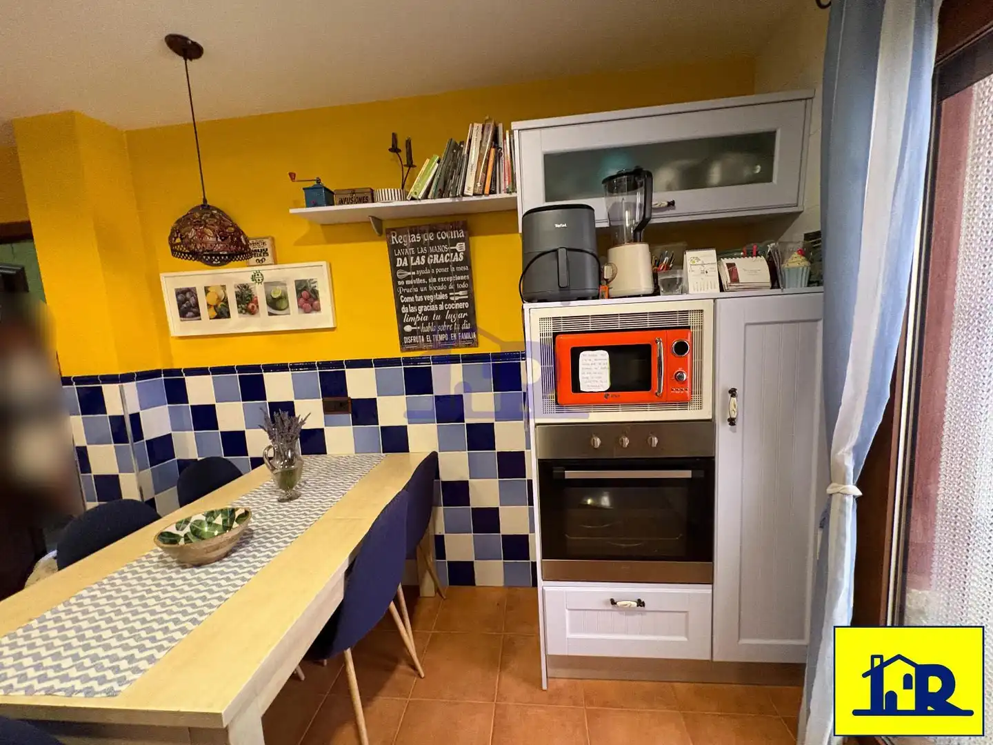 Cuina de Casa o xalet en venda en Sotorribas amb Calefacció, Jardí privat i Parquet