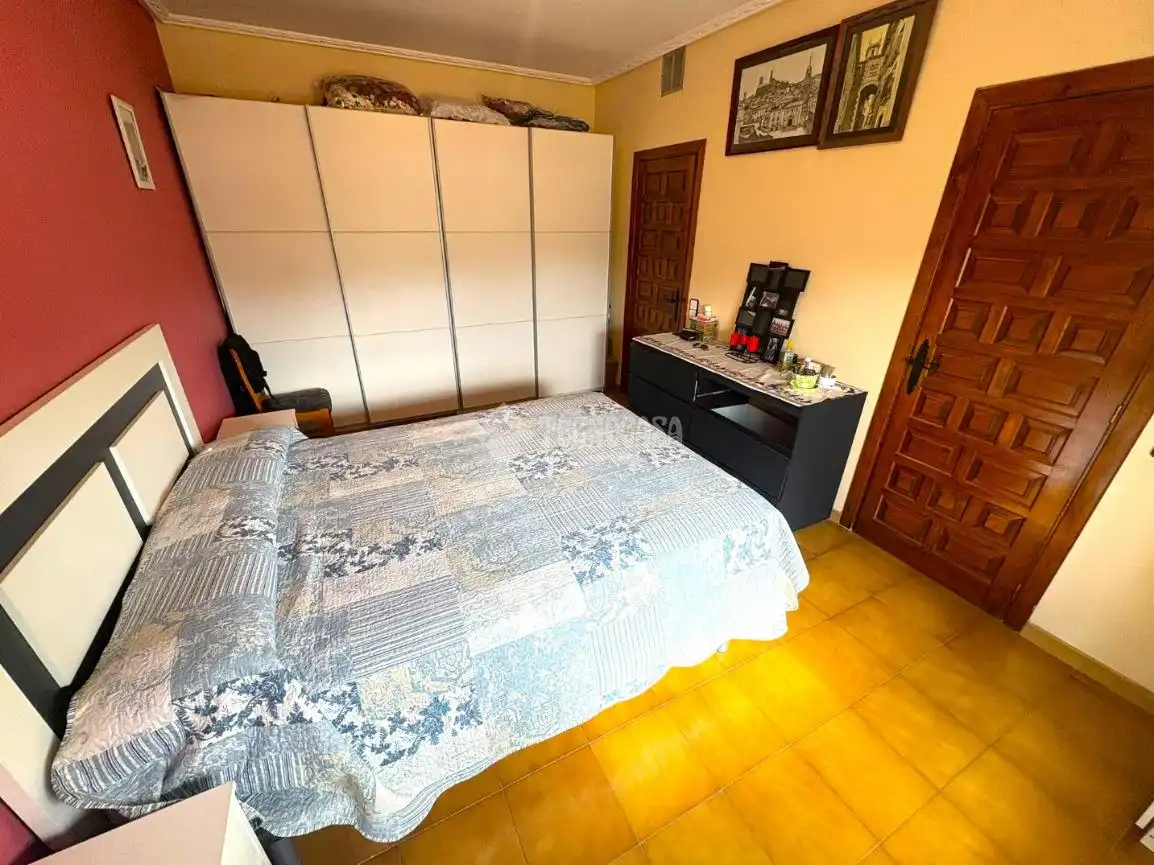 Dormitori de Casa o xalet en venda en Zaragoza amb Aire condicionat, Calefacció i Terrassa