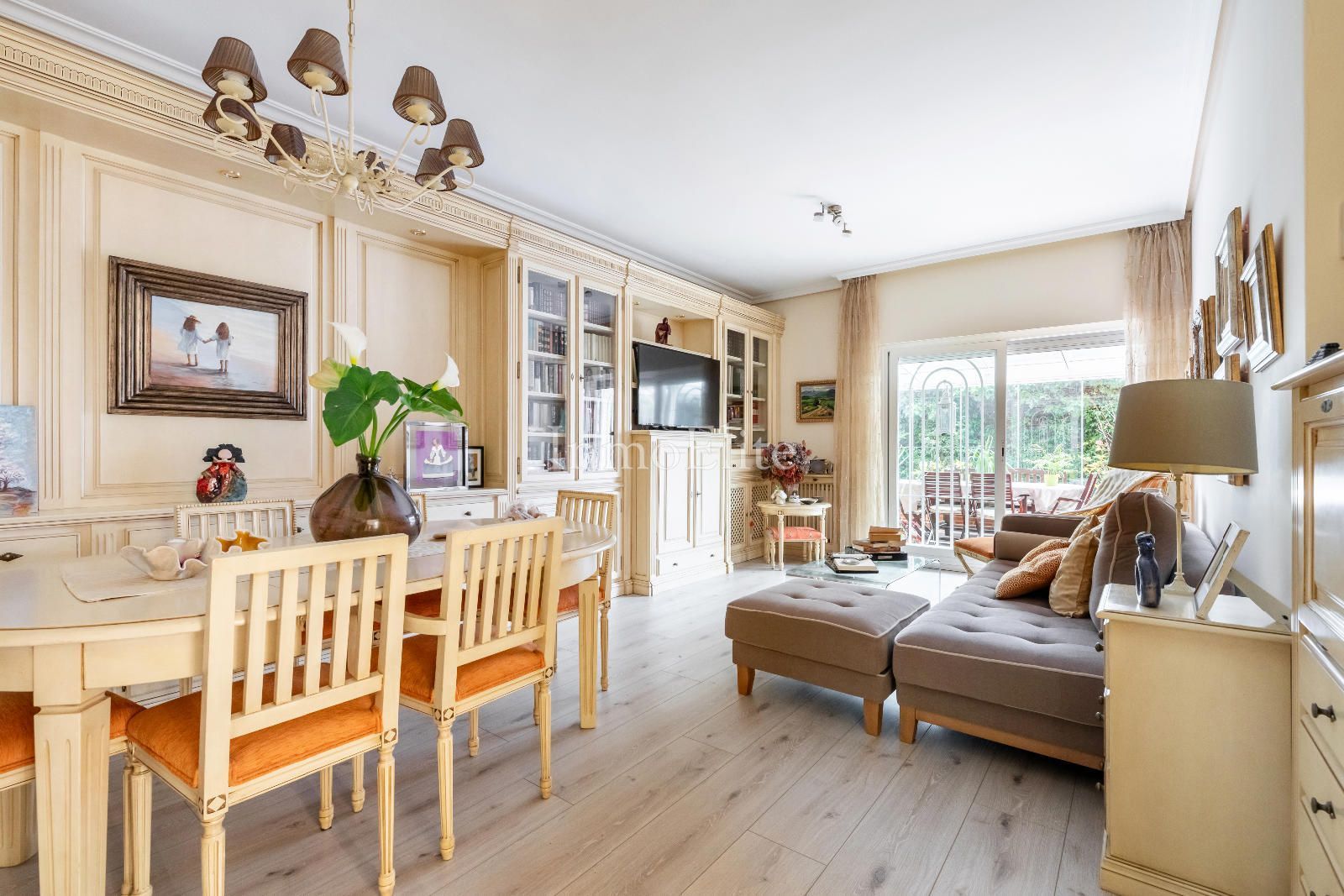 Vista exterior de Planta baixa en venda en Pozuelo de Alarcón amb Aire condicionat, Calefacció i Jardí privat