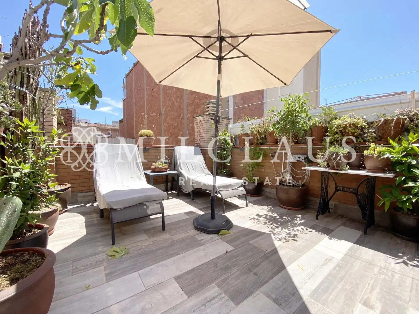Terrasse von Einfamilien-Reihenhaus zum Verkauf in L'Hospitalet de Llobregat mit Klimaanlage, Heizung und Parkett