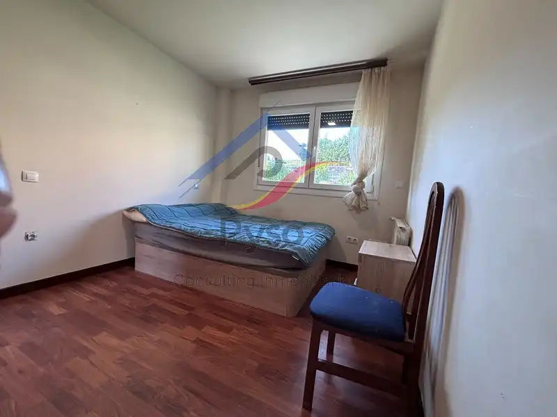 Habitación de Piso de alquiler en Miengo con Calefacción, Jardín privado y Amueblado