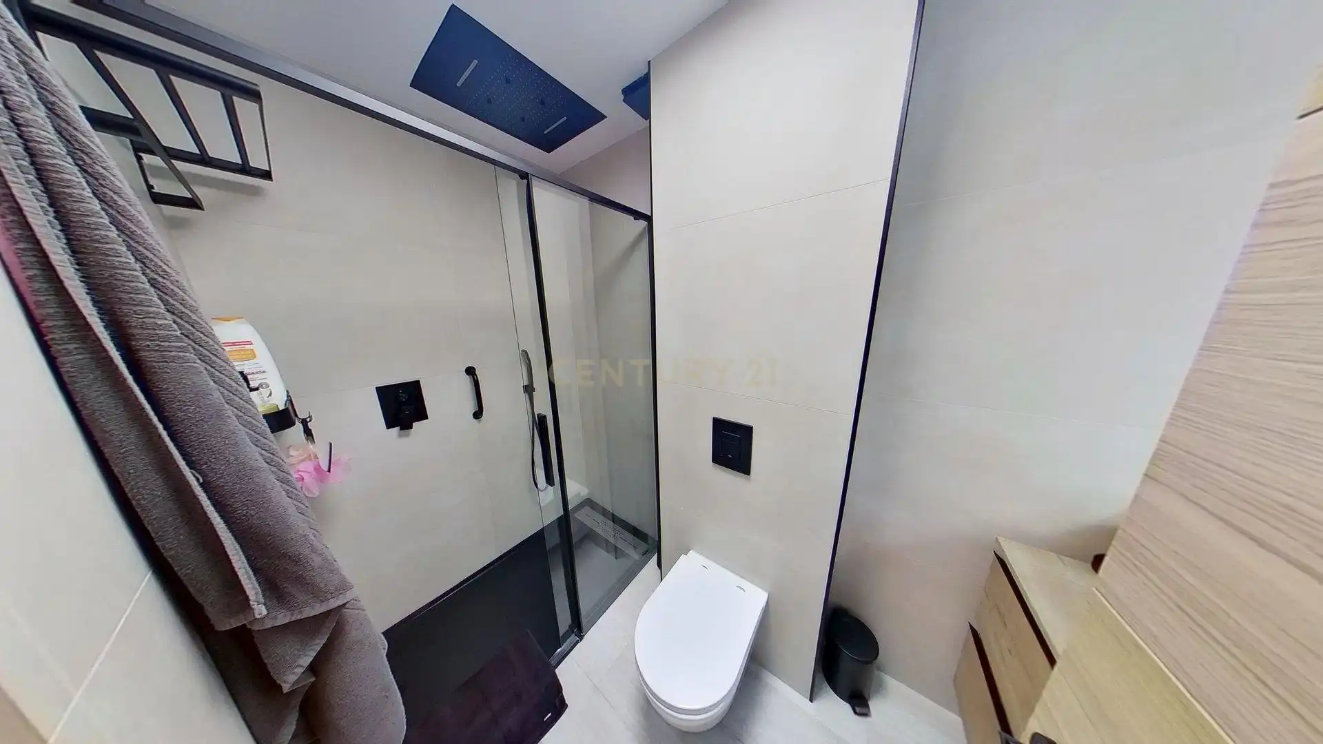 Baño de Piso en venta en Benalmádena con Aire acondicionado, Jardín privado y Piscina comunitaria