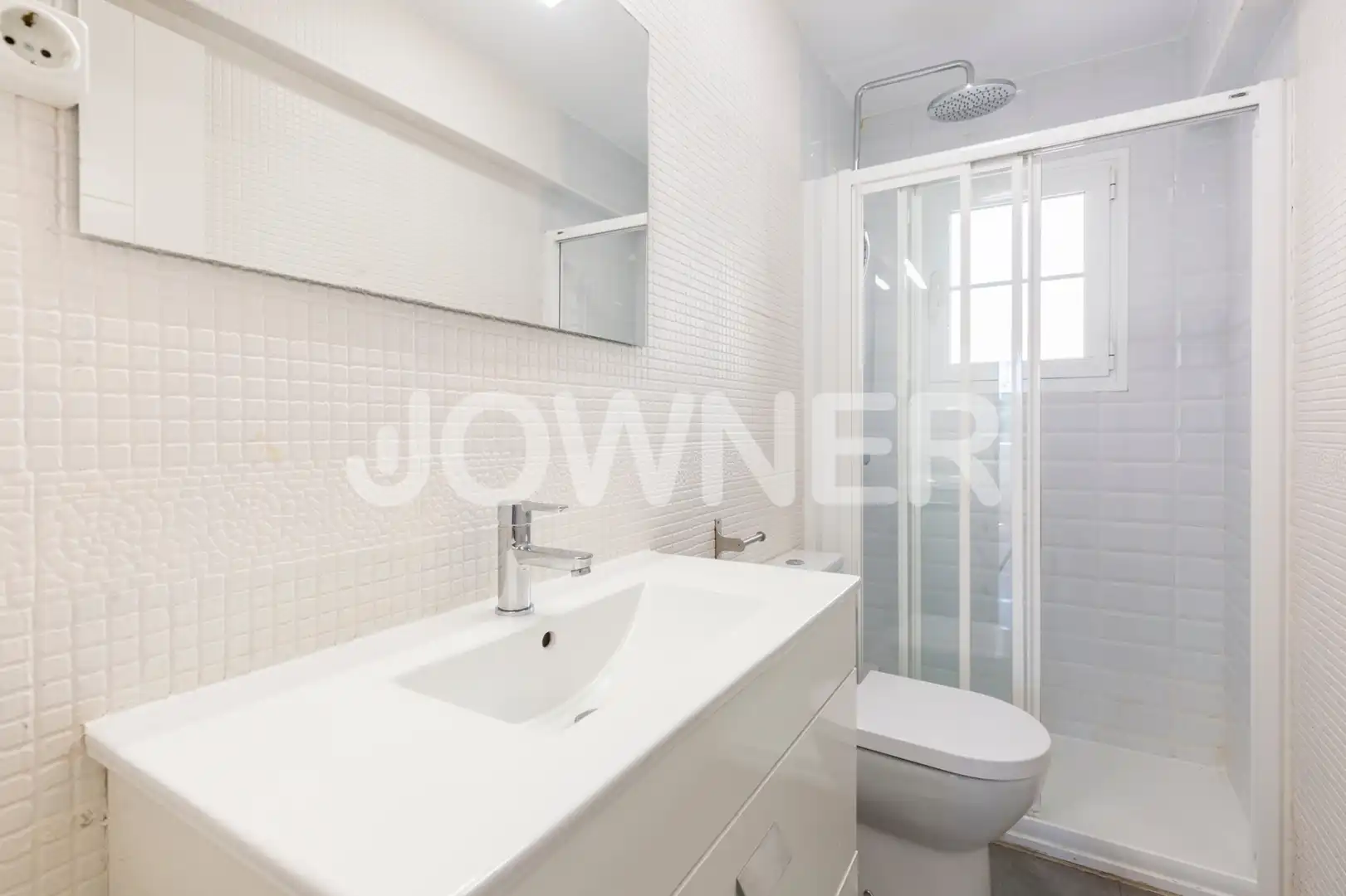 Baño de Piso de alquiler en Madrid con Amueblado, Lavadora y Microondas