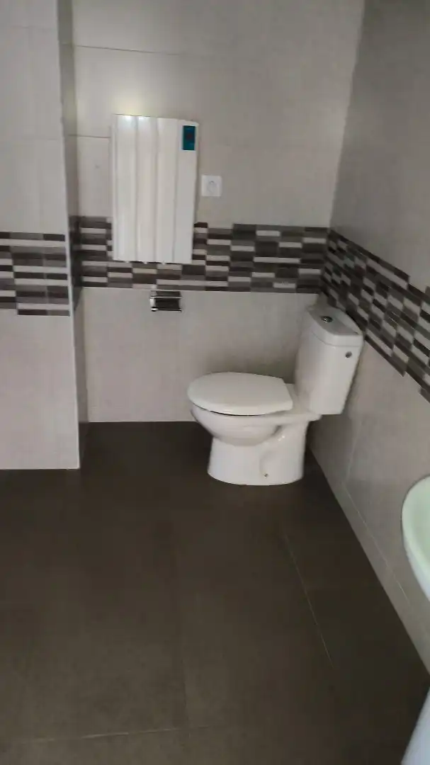 Baño de Piso de alquiler en Vilanova del Camí con Calefacción, Trastero y Horno