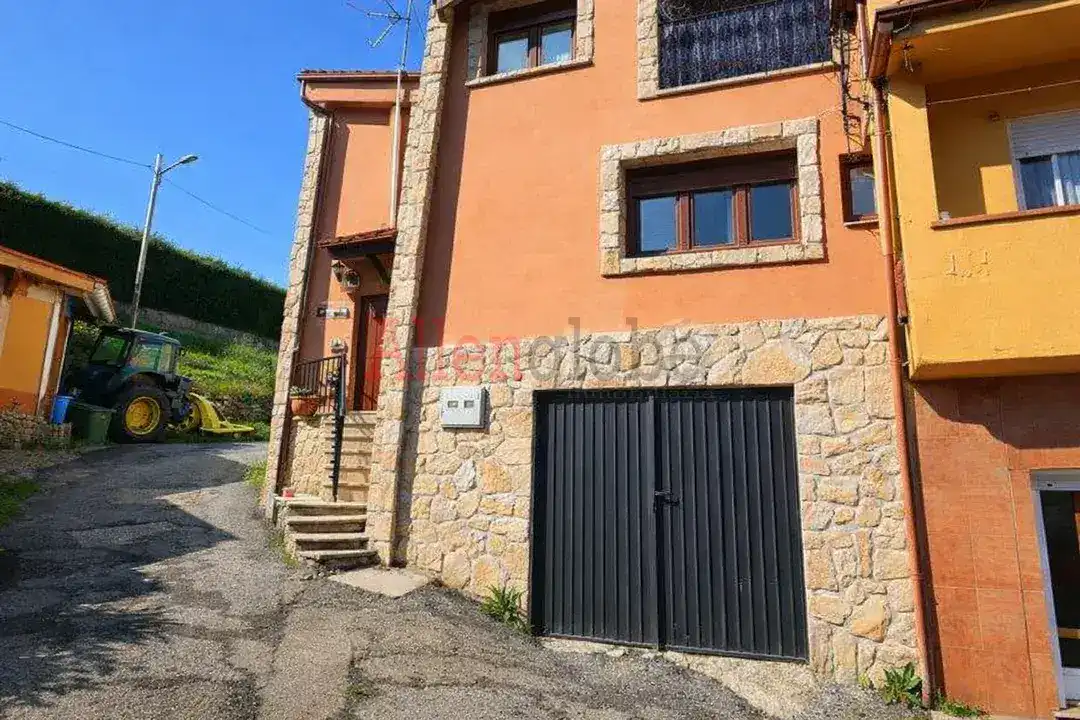 Casa amb jardí en venda a Faro De Arriba