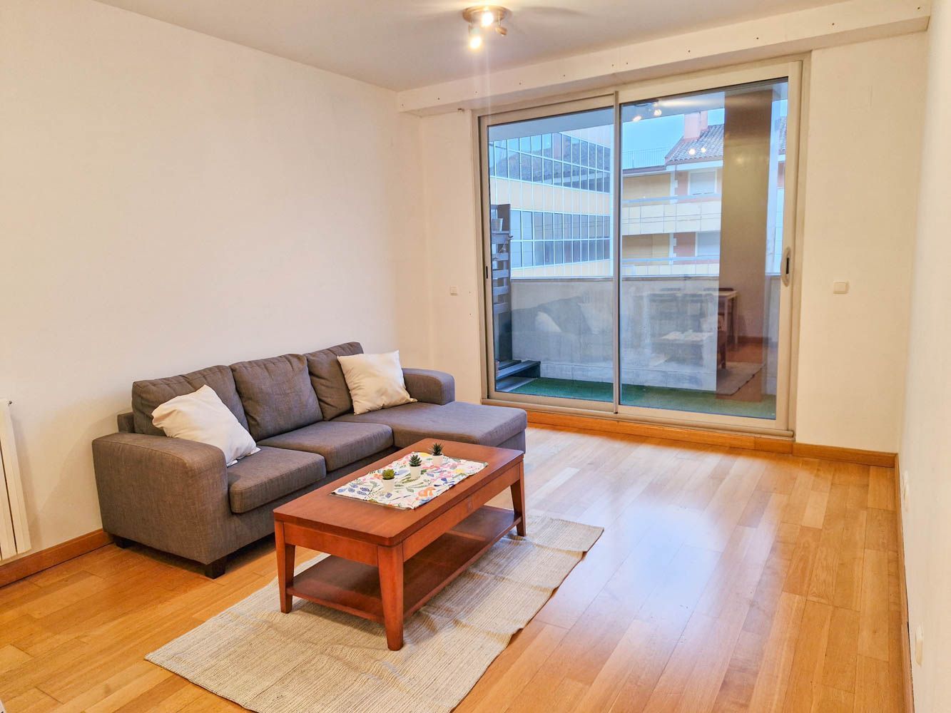 Living room of Flat for rent in  Zaragoza Capital  with Air Conditioner, Heating and Terrace