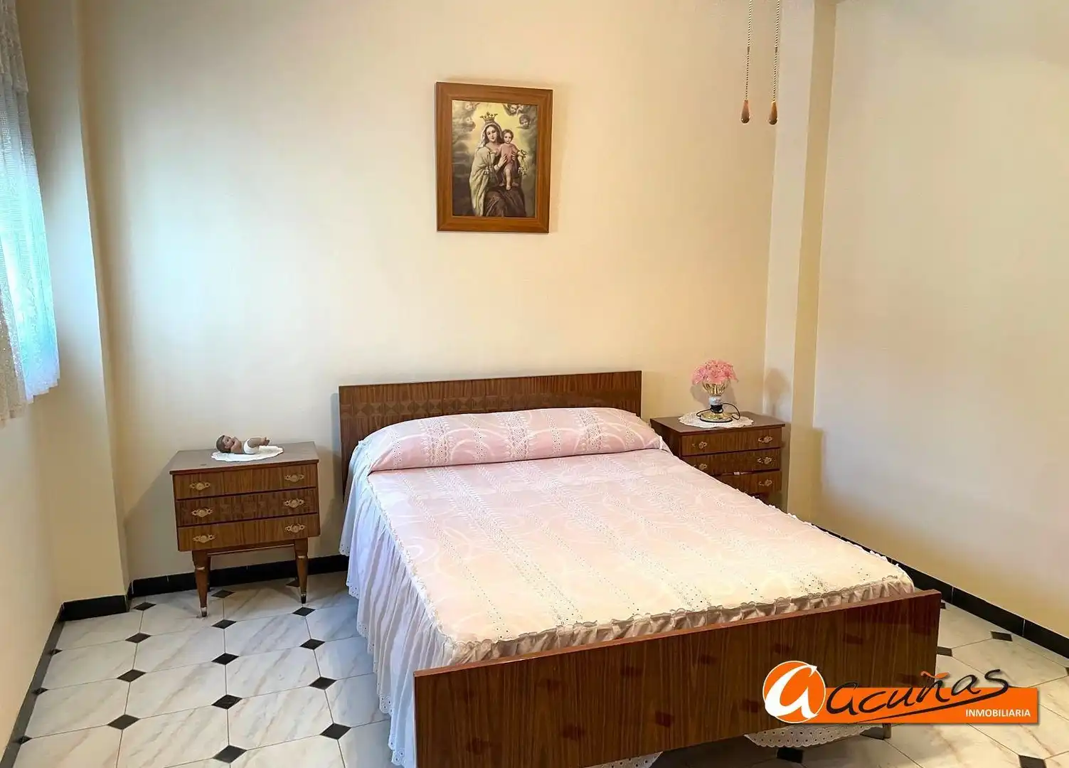Habitación de Casa adosada en venta en Alameda con Trastero