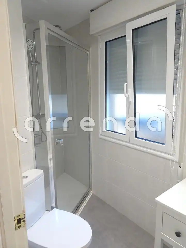 Baño de Piso de alquiler en Santander con Calefacción y Amueblado