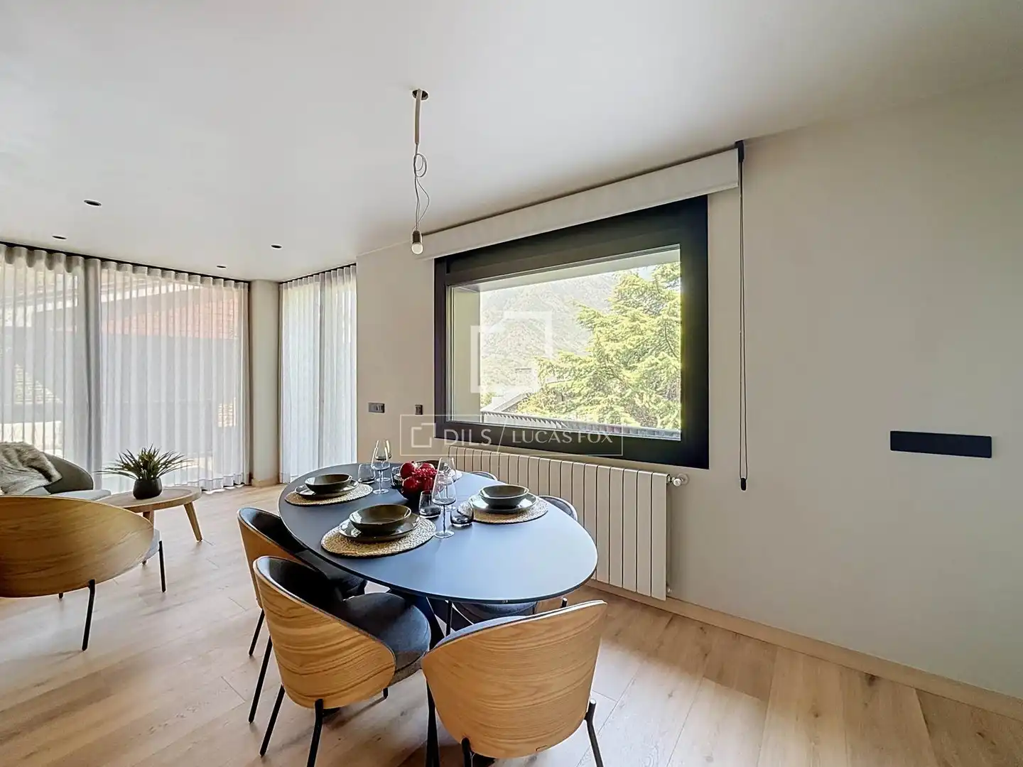 Menjador de Casa o xalet en venda en Madrid amb Calefacció, Jardí privat i Parquet
