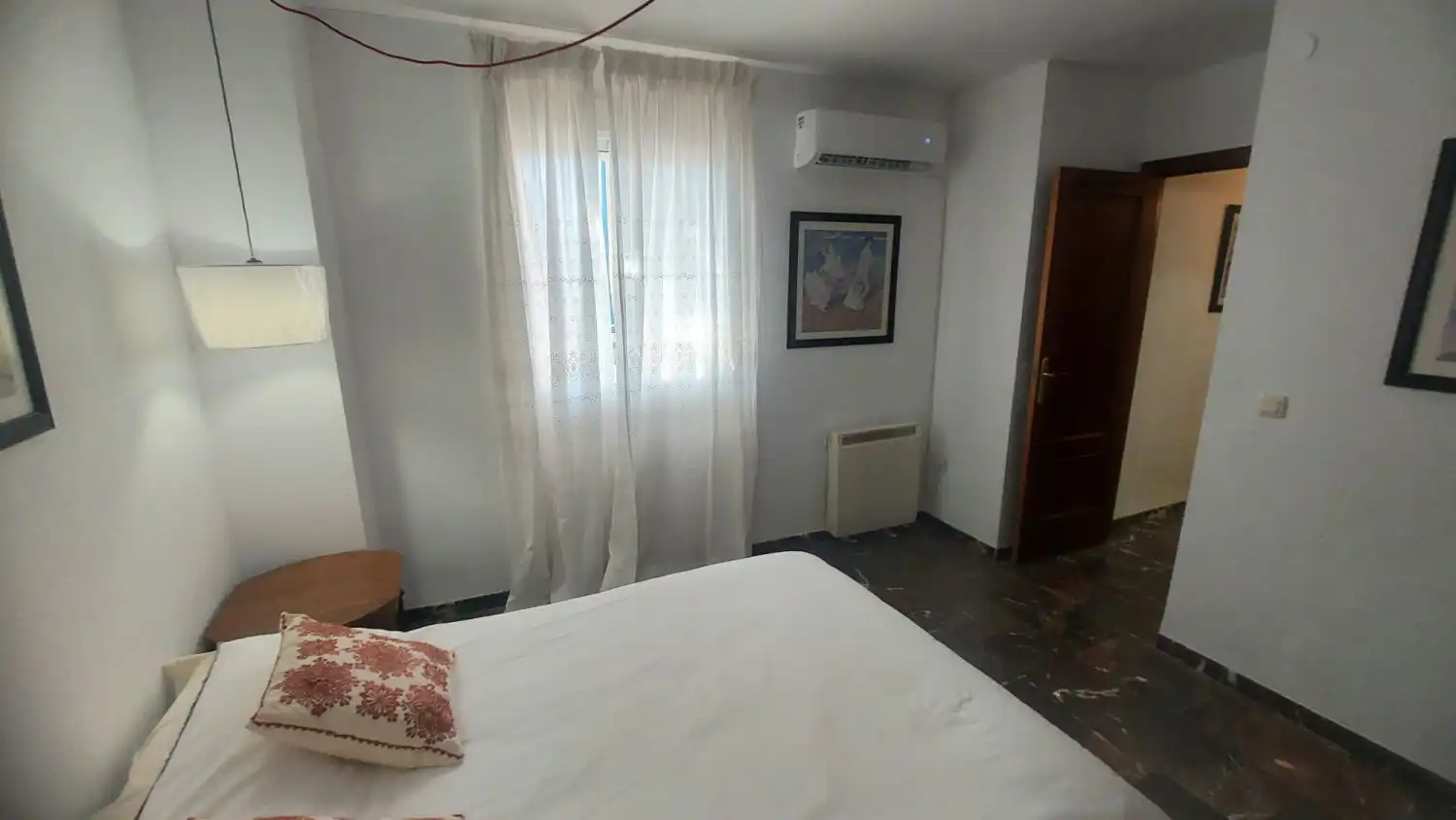 Dormitori de Pis de lloguer en Jaén amb Aire condicionat, Calefacció i Terrassa