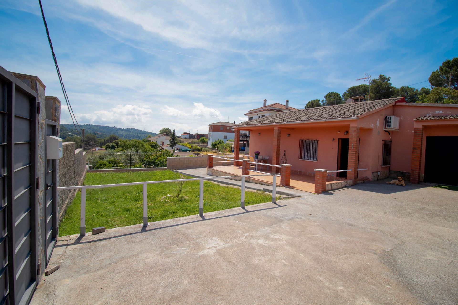 Exterior view of House or chalet for sale in Olesa de Montserrat  with Air Conditioner, Heating and Private garden