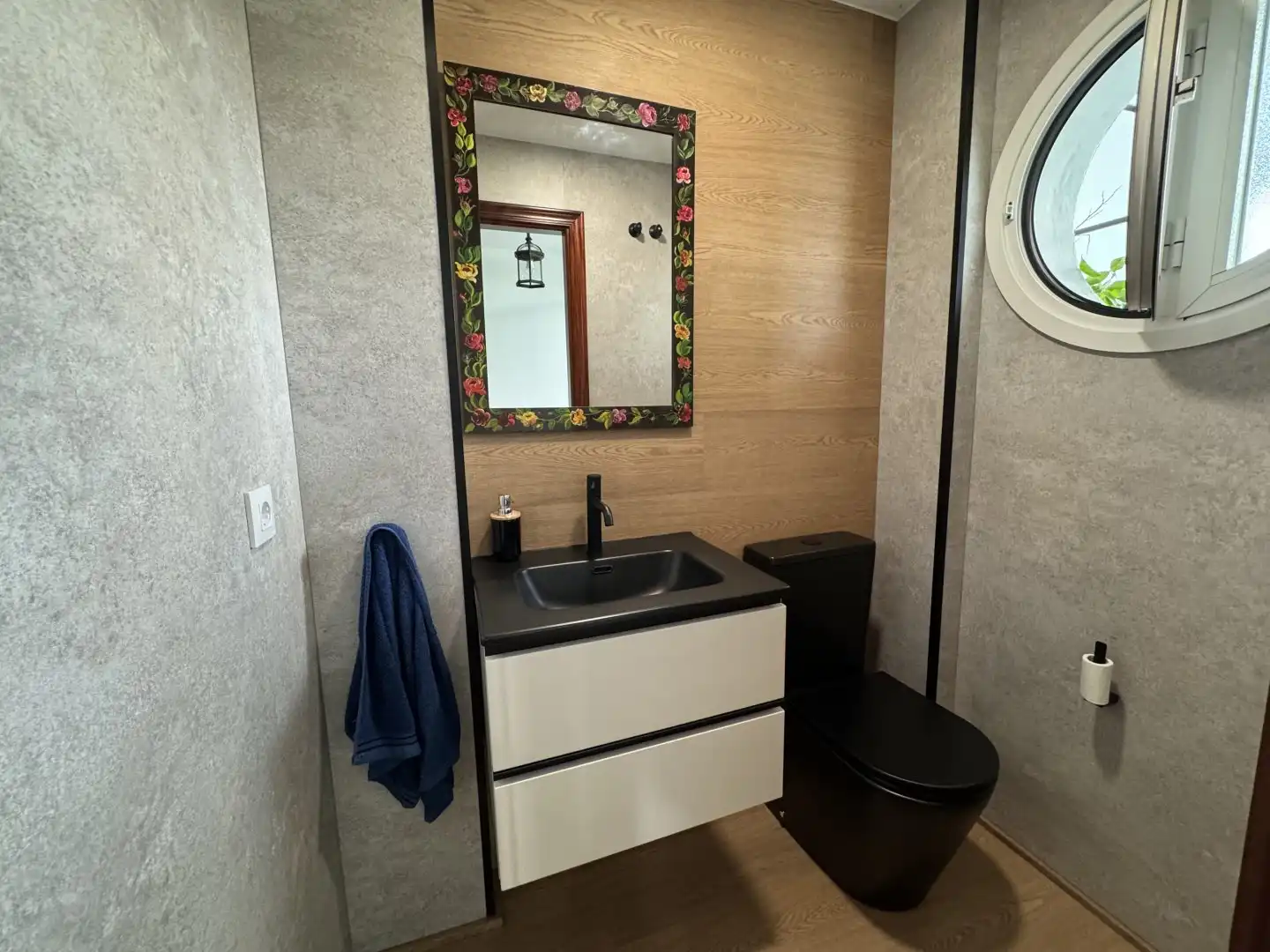 Baño de Casa adosada en venta en Bormujos con Aire acondicionado, Terraza y Trastero