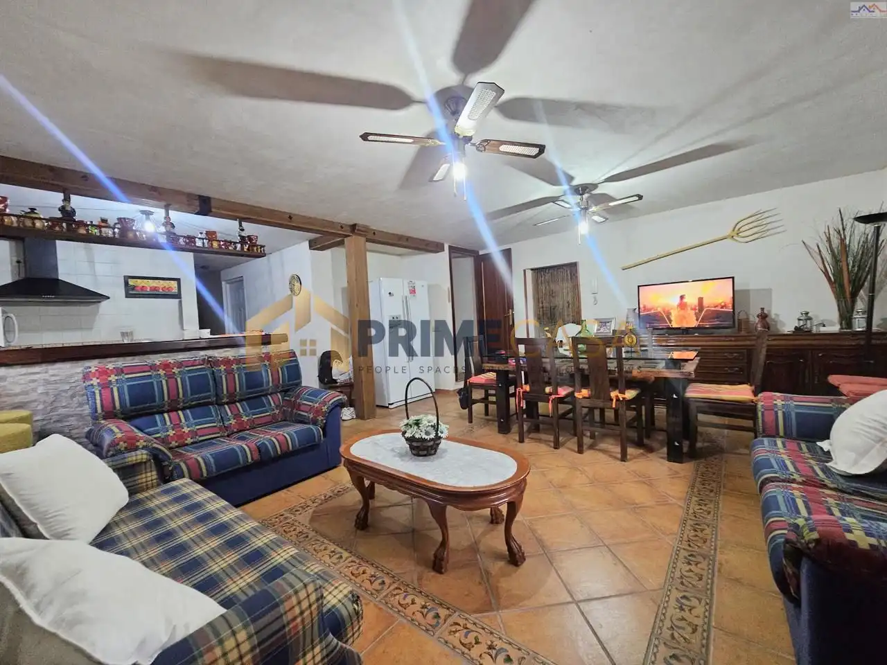 Sala de estar de Casa o chalet en venta en Villa del Prado, Madrid
