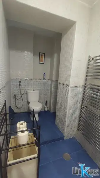 Bany de Pis en venda en Linares amb Moblat i Balcó