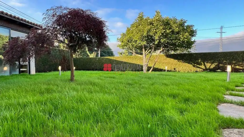 Houses for sale in Santiago de Compostela   with Heating, Private garden and Storage room
