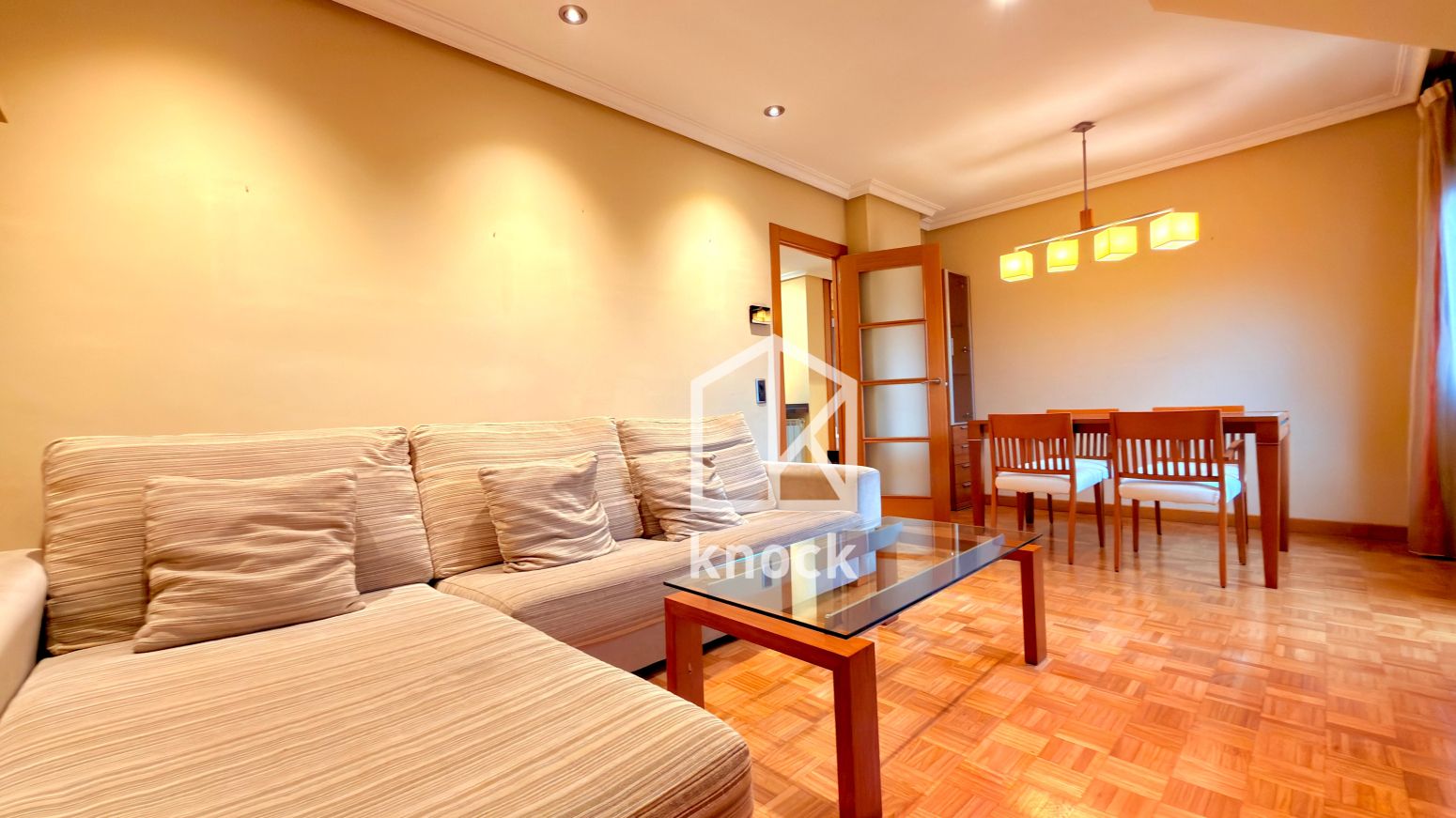 Vista exterior de Ático en venta en Oviedo  con Calefacción, Parquet y Terraza