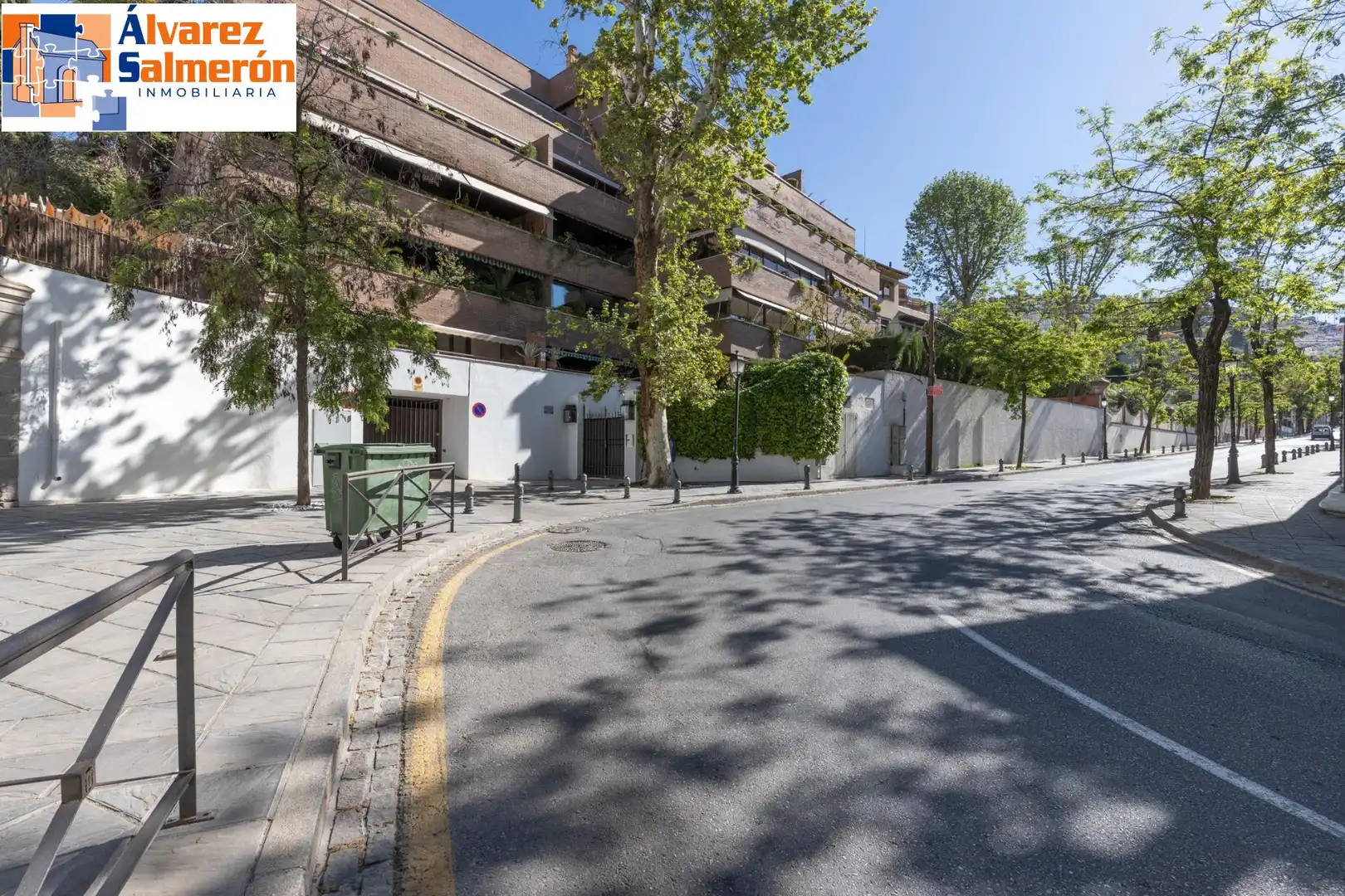 Vista exterior de Pis en venda en Granada amb Terrassa, Traster i Piscina comunitària