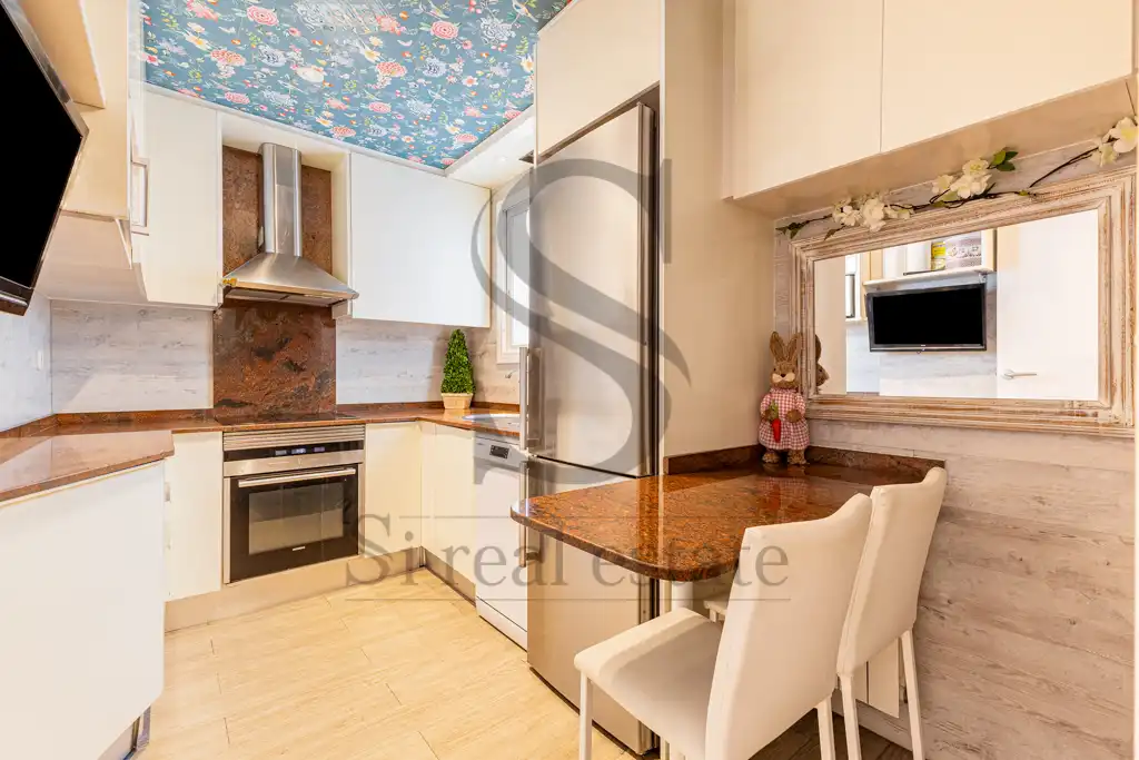 Küche von Dachboden zum Verkauf in Barcelona mit Heizung, Terrasse und Abstellraum