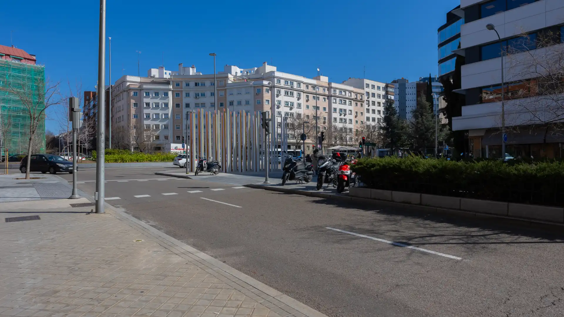 Außenansicht von Geschaftsraum zur ubertragung in  Madrid Capital mit Klimaanlage und Heizung