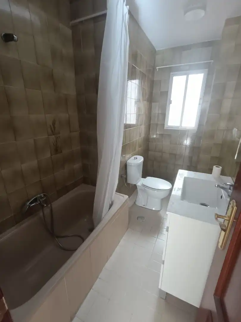 Bathroom of Flat for rent in Granada