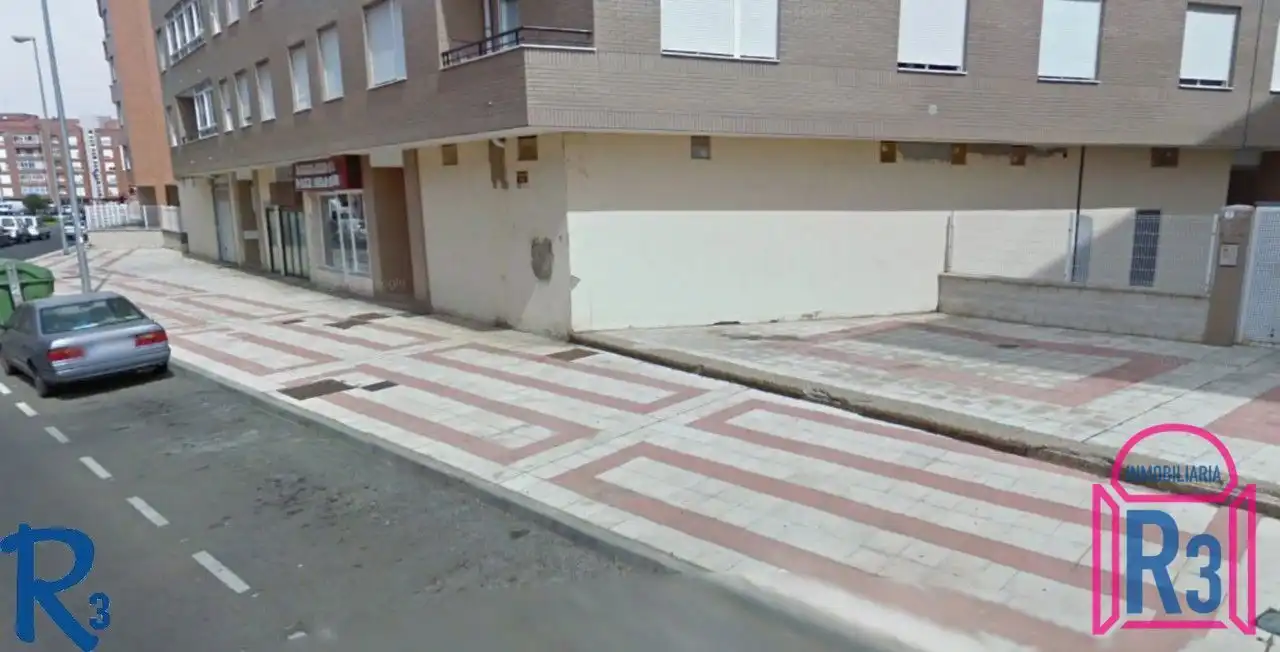 Local comercial en venda a Trobajo del Camino