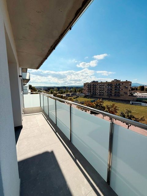 Terrace of Flat to rent in Salt  with Air Conditioner, Oven and Microwave