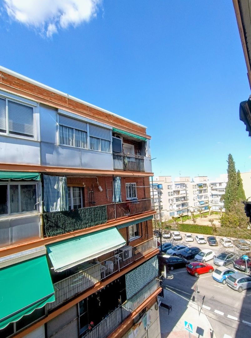 Vista exterior de Pis en venda en San Fernando de Henares amb Calefacció i Terrassa