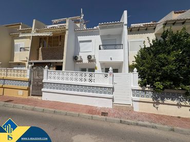 Adosado con balcón en venta en Los Balcones - Los Altos