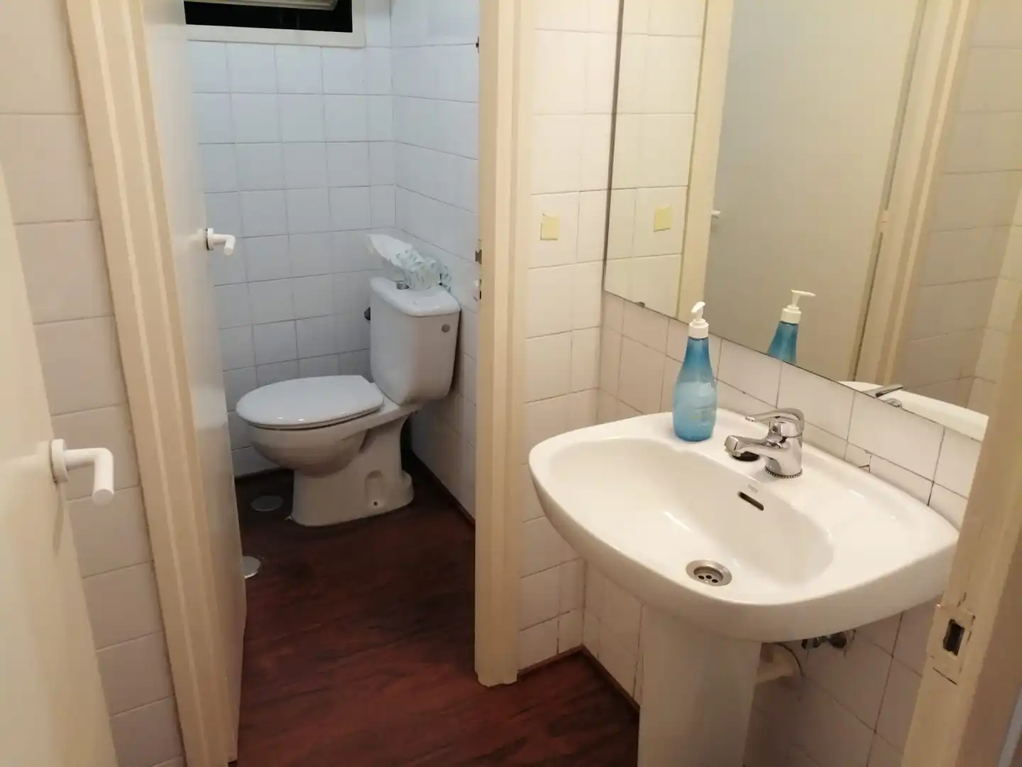 Badezimmer von Büro zum Verkauf in Murcia mit Klimaanlage und Heizung